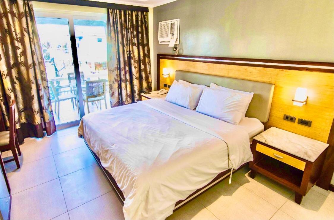 Mo2 Westown Hotel Iloilo Dış mekan fotoğraf