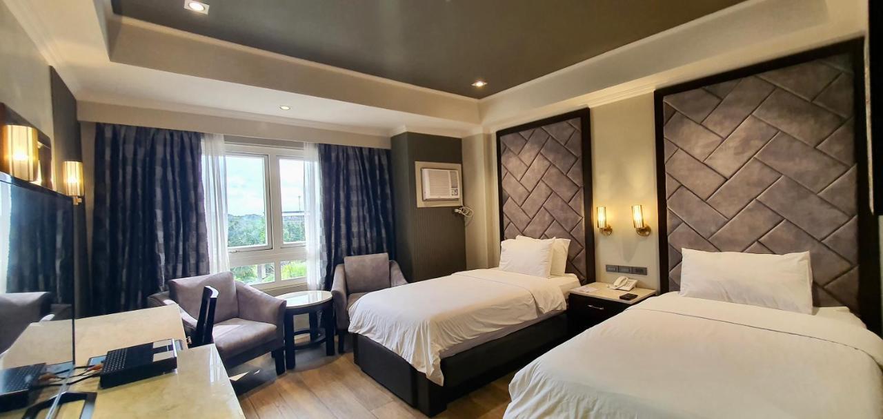 Mo2 Westown Hotel Iloilo Dış mekan fotoğraf