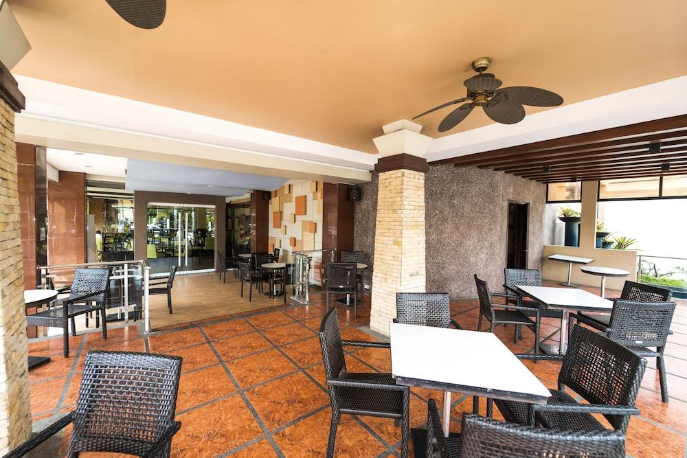Mo2 Westown Hotel Iloilo Dış mekan fotoğraf
