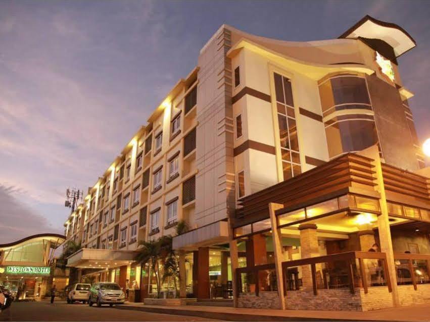 Mo2 Westown Hotel Iloilo Dış mekan fotoğraf
