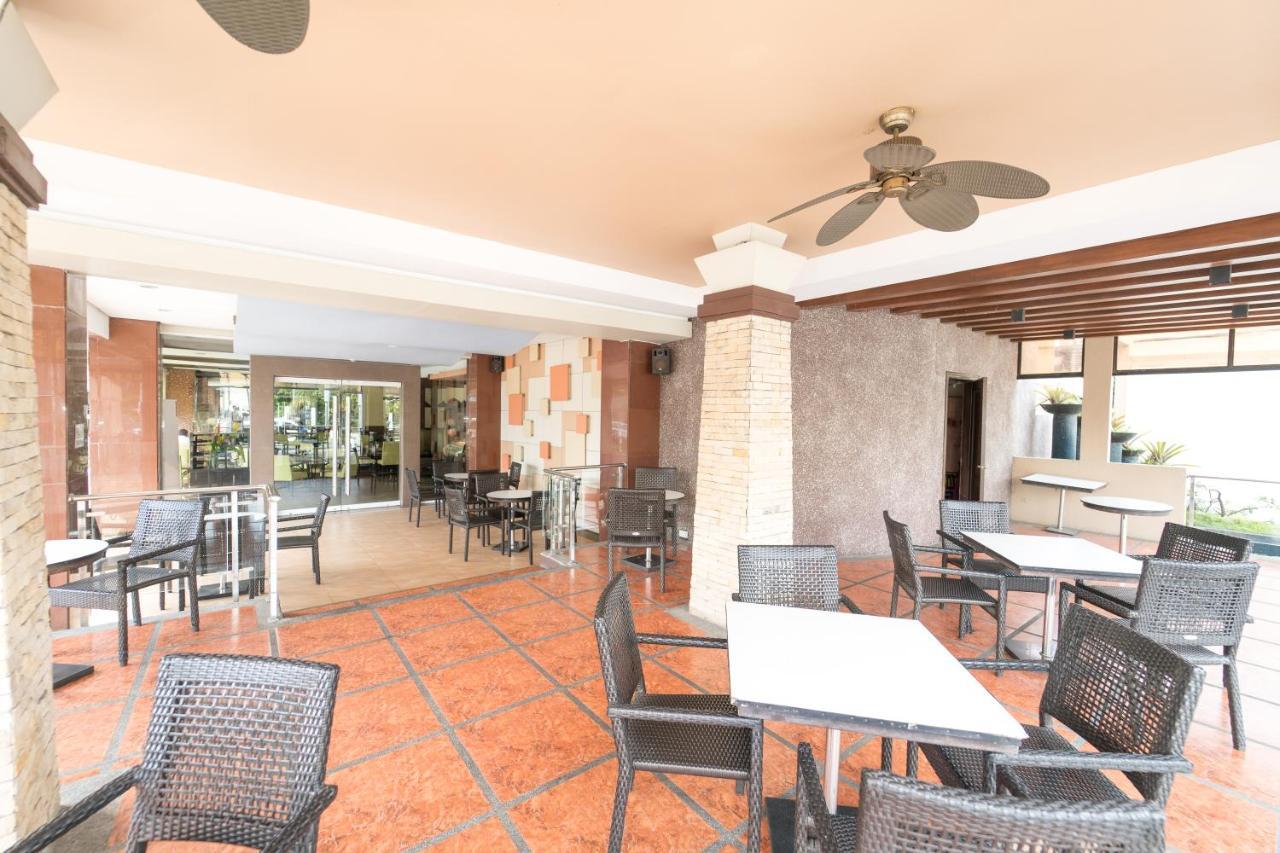 Mo2 Westown Hotel Iloilo Dış mekan fotoğraf